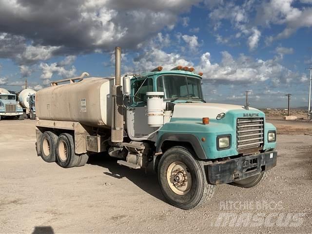 Mack RD690S Cisterne