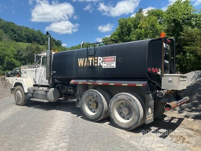 Mack RW613 Cisterne