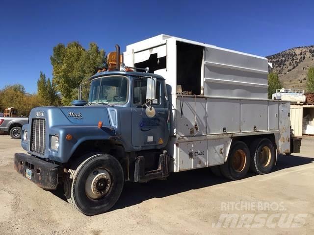 Mack U600 Municipal/vehicul cu uz general