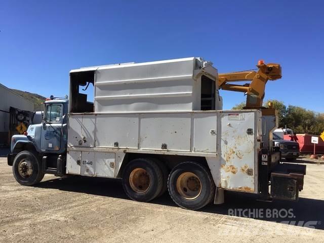 Mack U600 Municipal/vehicul cu uz general