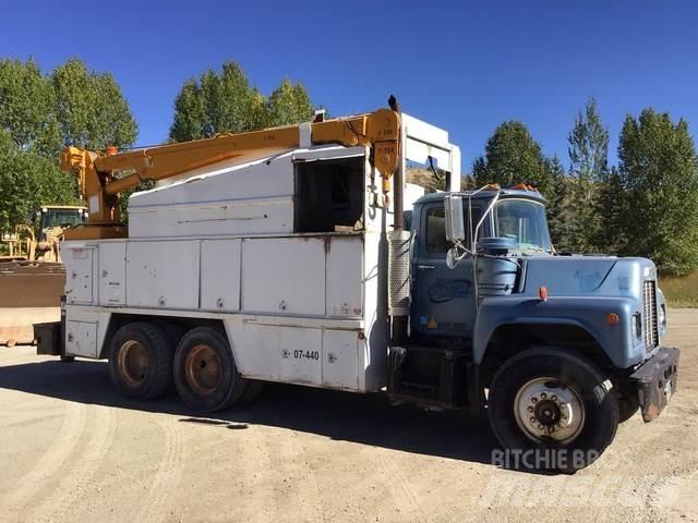 Mack U600 Municipal/vehicul cu uz general