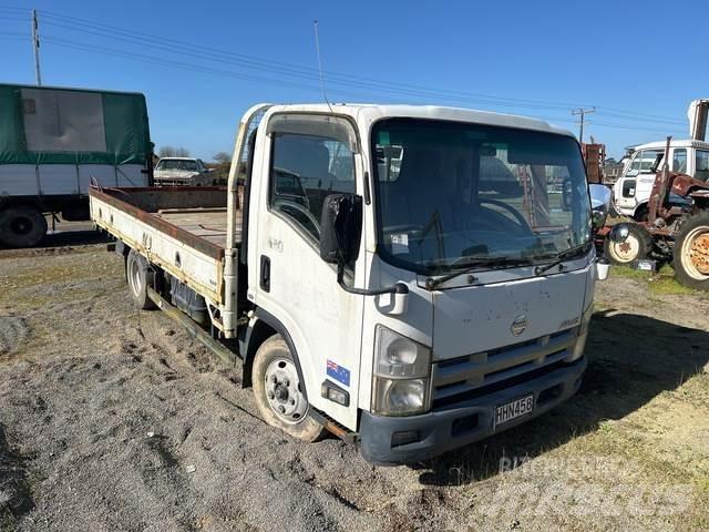 Nissan Atlas Camioane platforma/prelata