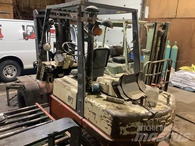 Nissan CF80 Utilaje construcții - Altele