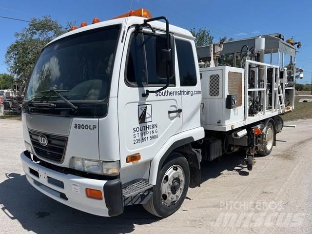 Nissan UD2300 Municipal/vehicul cu uz general