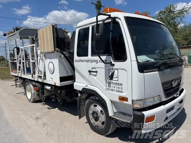 Nissan UD2300 Municipal/vehicul cu uz general