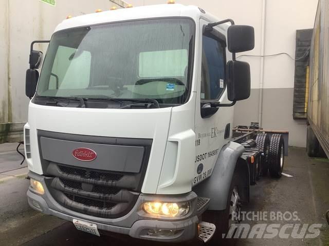 Peterbilt 220 Cabine si interior