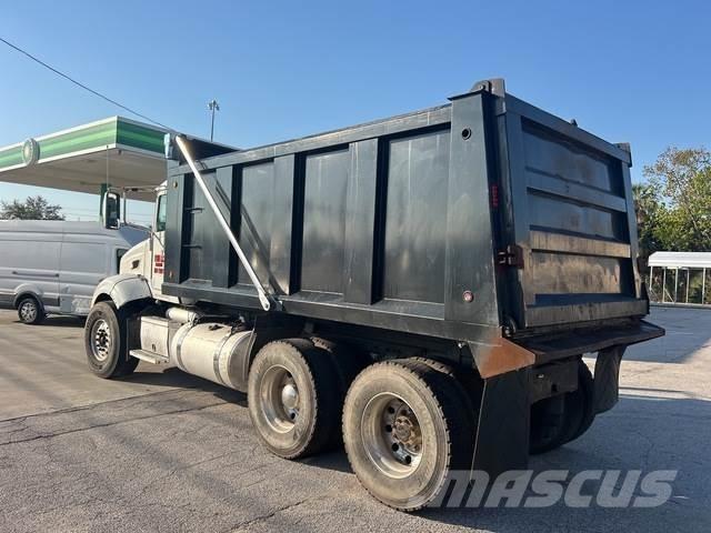 Peterbilt 384 Autobasculanta