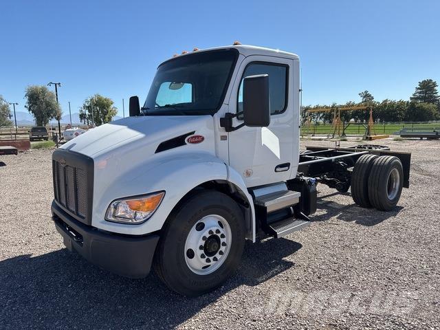 Peterbilt 537 Cabine si interior