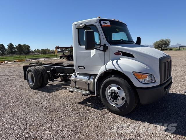 Peterbilt 537 Cabine si interior