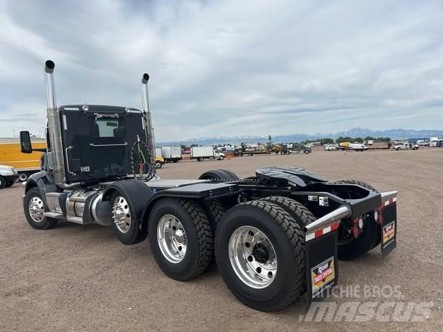 Peterbilt 567 Autotractoare
