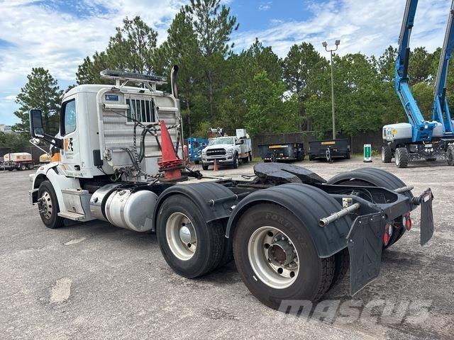 Peterbilt 567 Autotractoare