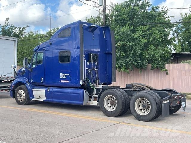 Peterbilt 587 Autotractoare