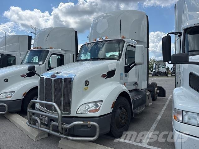 Peterbilt M579 Autotractoare