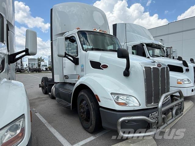 Peterbilt M579 Autotractoare