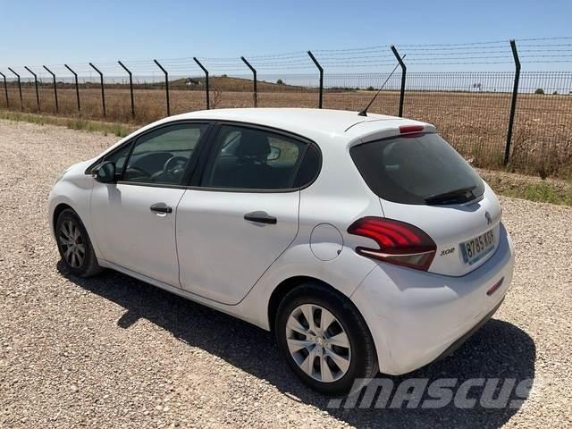 Peugeot 208 Masini
