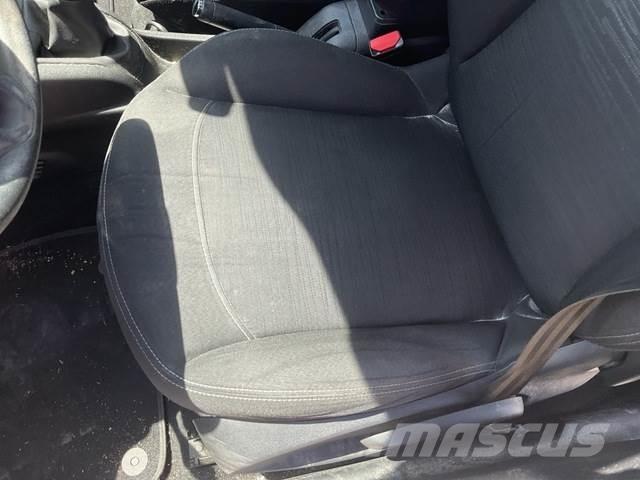 Peugeot 208 Masini