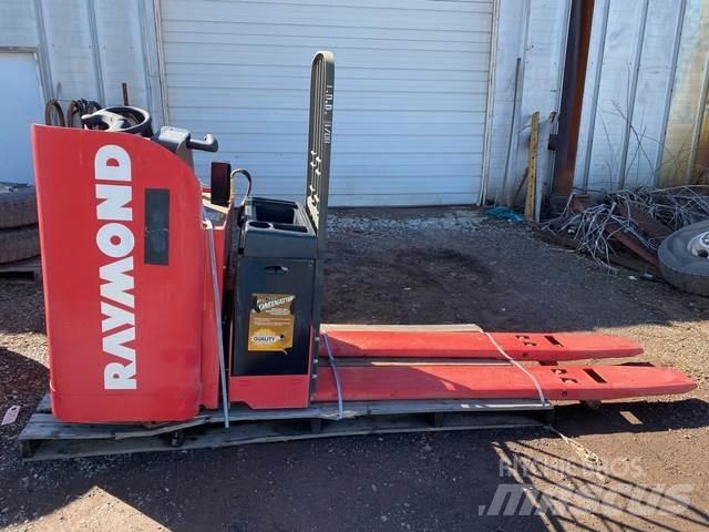 Raymond 19 Transpaleta electica cu furca