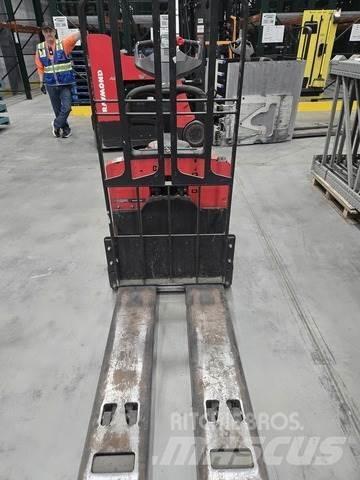 Raymond 8410 Transpaleta electica cu furca