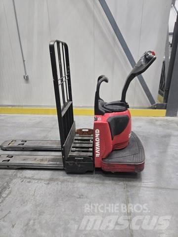 Raymond 8410 Transpaleta electica cu furca