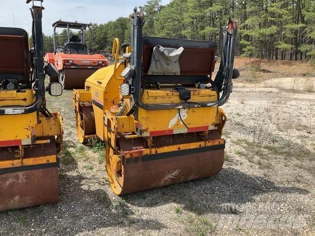 Sakai SW330 Cilindri compactori dubli