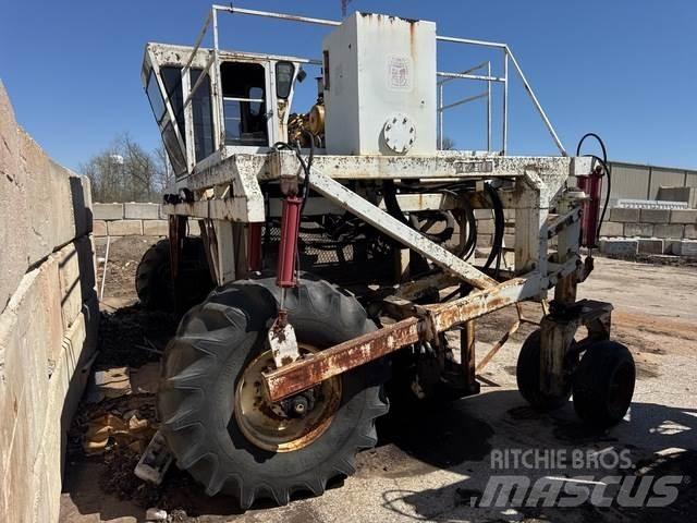 Scarab 14 HYD Masina speciala pentru imprastiat gunoiul