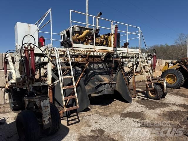 Scarab 14 HYD Masina speciala pentru imprastiat gunoiul