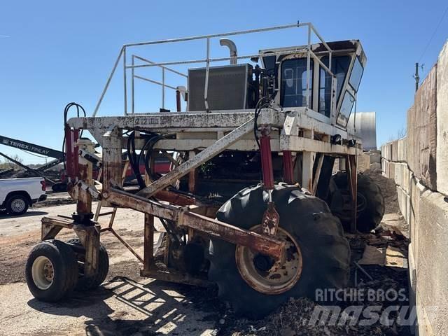 Scarab 14 HYD Masina speciala pentru imprastiat gunoiul