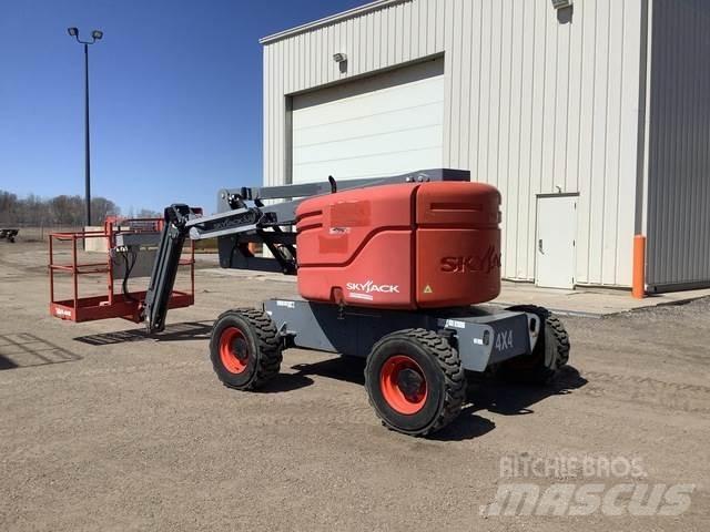 SkyJack SJ46AJ Nacele cu brat articulat