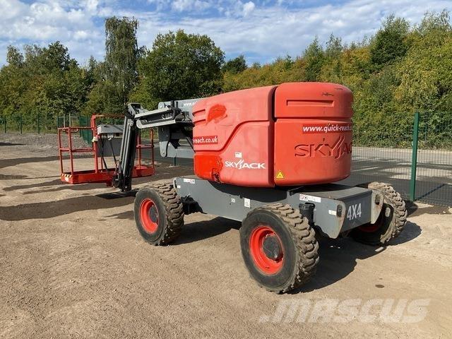 SkyJack SJ46AJ Nacele cu brat articulat