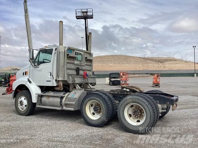 Sterling A9500 Autotractoare