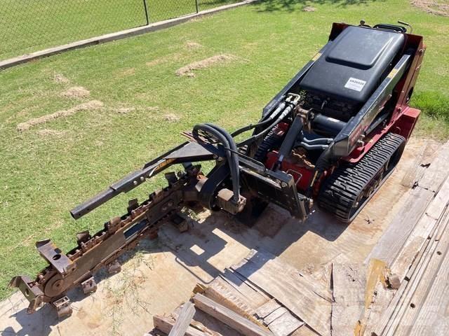 Toro TX427 Excavatoare de santuri