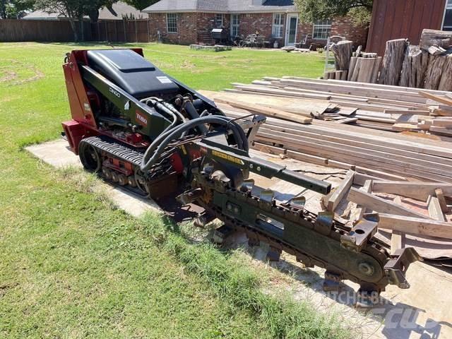 Toro TX427 Excavatoare de santuri