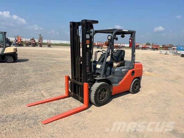 Toyota 8DFU30 Utilaje construcții - Altele
