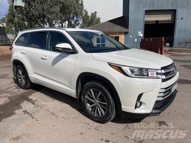 Toyota Kluger Masini