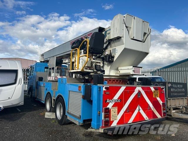 Volvo  Platforme aeriene montate pe camion