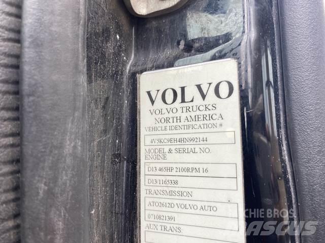 Volvo VHD64F Cabine si interior