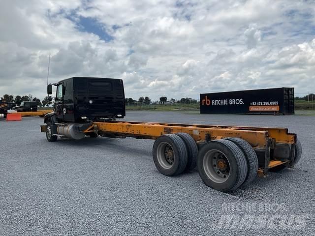 Volvo VHD64F Cabine si interior