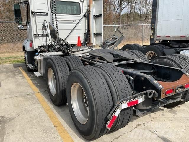 Volvo VNL Autotractoare
