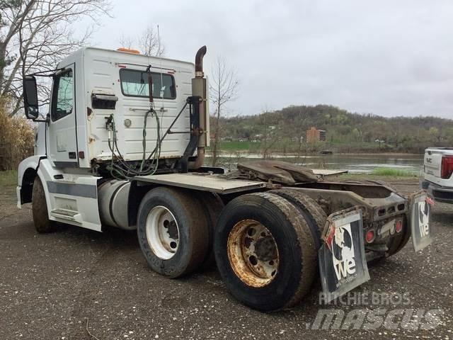 Volvo VNL Autotractoare