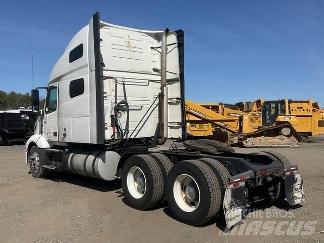 Volvo VNL Autotractoare