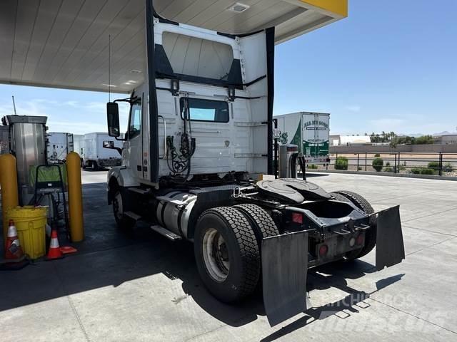Volvo VNL Autotractoare