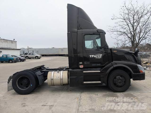 Volvo VNL Autotractoare