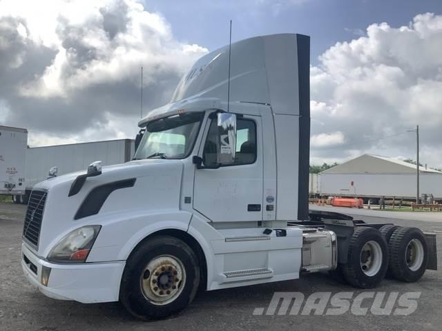 Volvo VNL Autotractoare