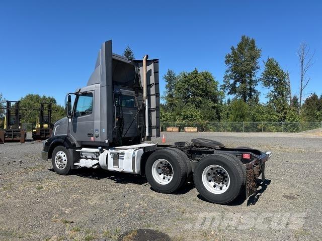Volvo VNL Autotractoare