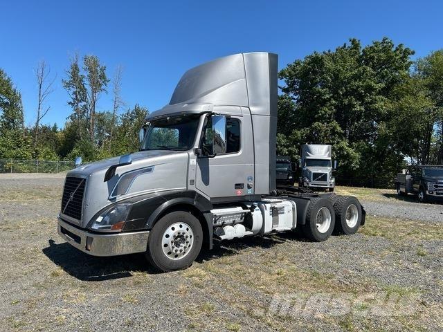 Volvo VNL Autotractoare