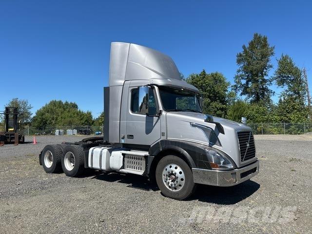 Volvo VNL Autotractoare