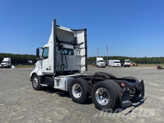 Volvo VNL Autotractoare