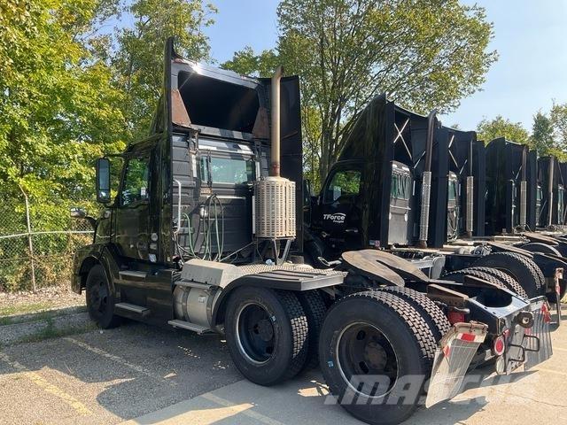 Volvo VNL Autotractoare