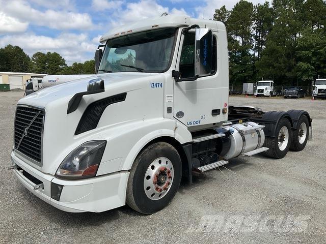 Volvo VNL Autotractoare