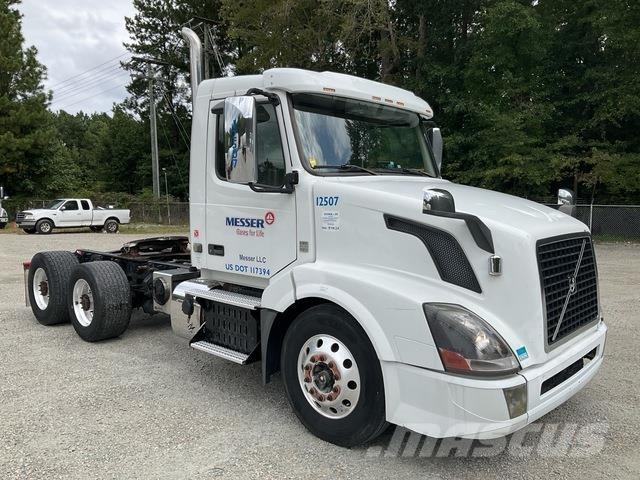 Volvo VNL Autotractoare
